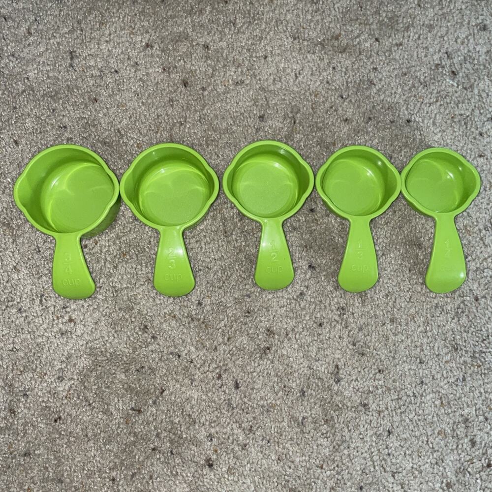 Apple green Tupperware Measuring Cups Set of 5 Curved ergonomic Handle